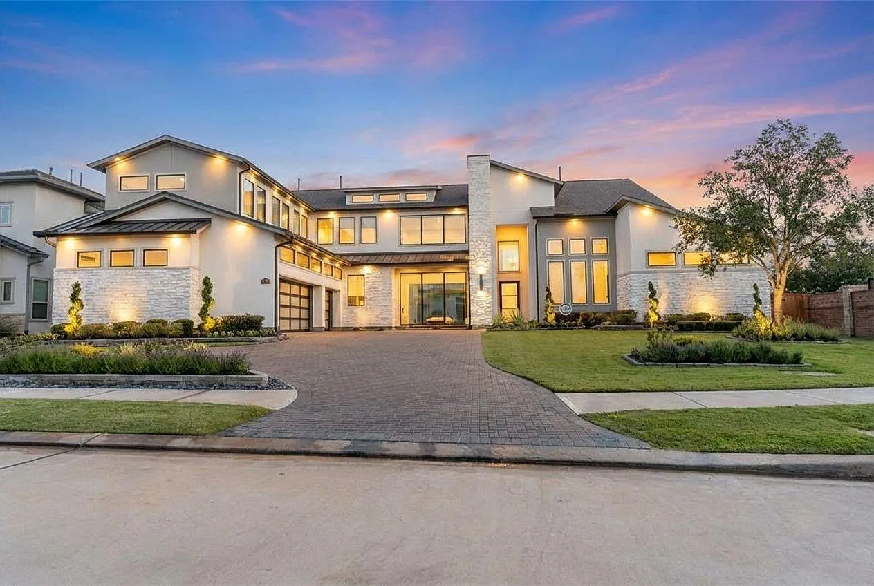 5 bed, 6.5 bath, 5818 sqft, $12,000 — Photo 2