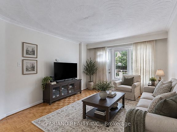 5th image of 549 Gladstone Ave