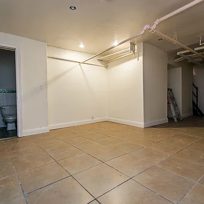 Rented by Nooklyn NYC LLC | media 44