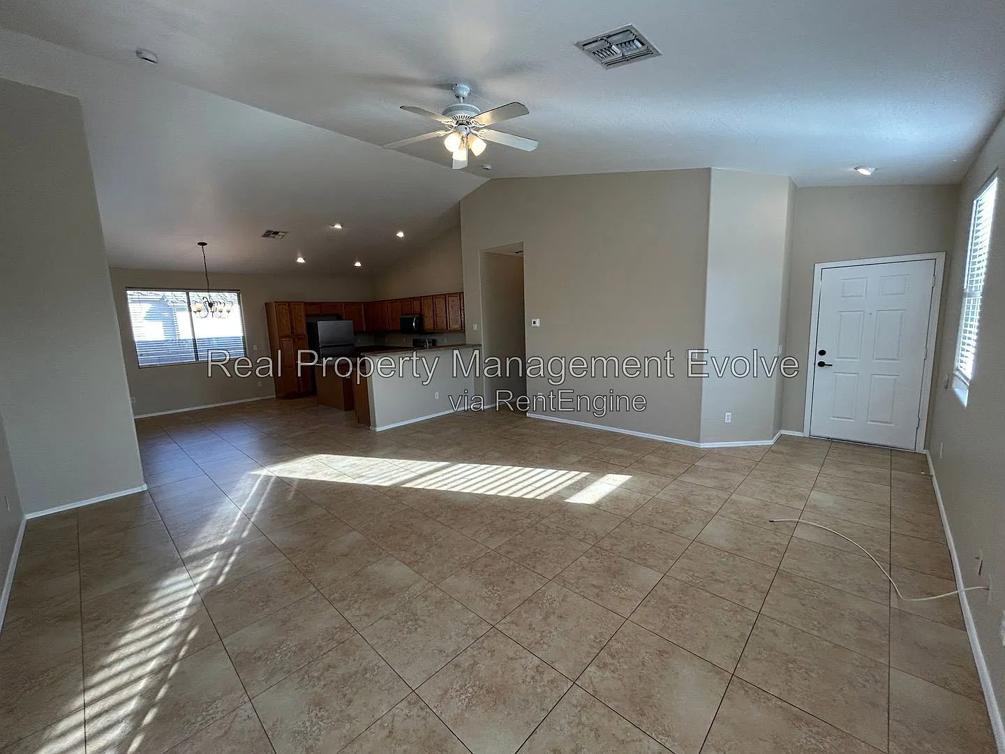 4 bed, 2.0 bath, 1691 sqft, $2,100 — Photo 4