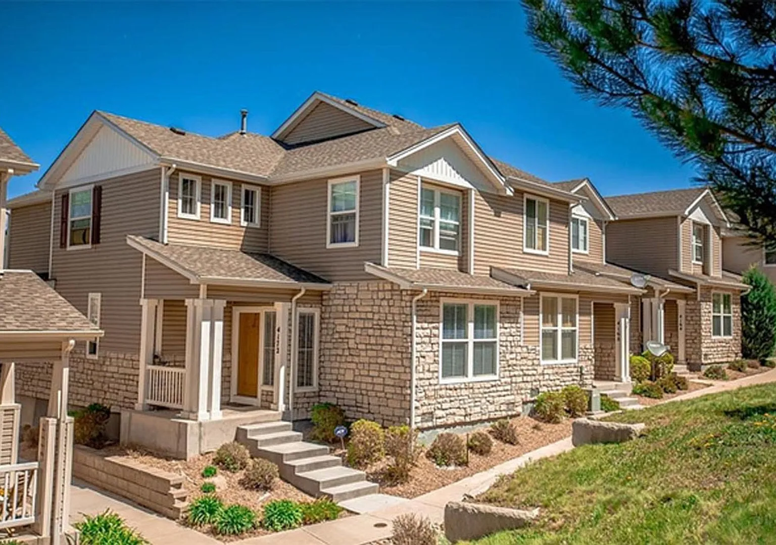 3 bedroom townhome in Northeast Colorado Springs — Photo 1