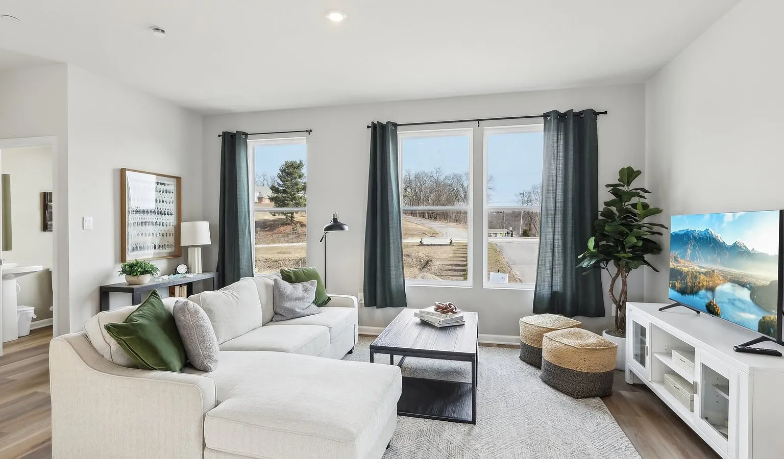 3 bed, 2208 sqft, $2,700 — Photo 3