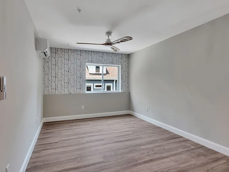 36 Pawling Ave #204 — Photo 8