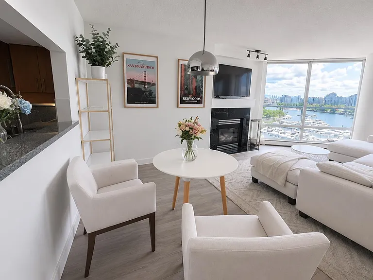 1201 Marinaside Cres #1005 — Photo 4