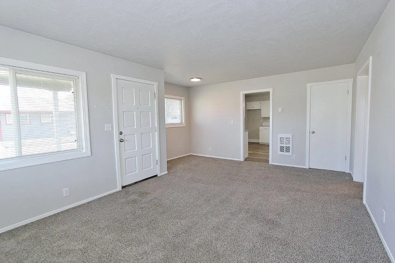 2 bed, 1000 sqft, $1,525 — Photo 3