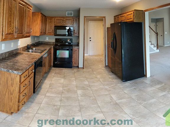 3rd image of 7708 W 149th St