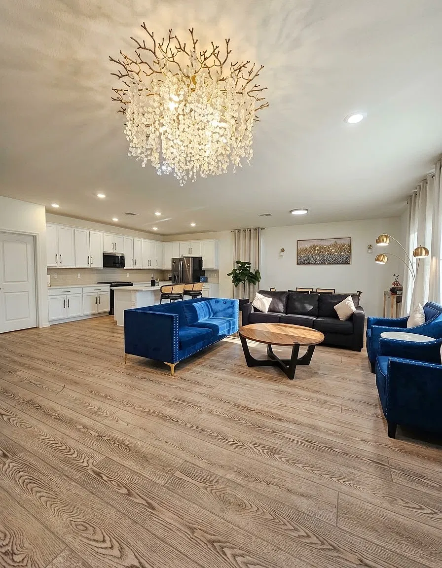 3043 W Thurman Dr — Photo 2