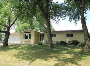 421 1st St, Atkins, IA 52206