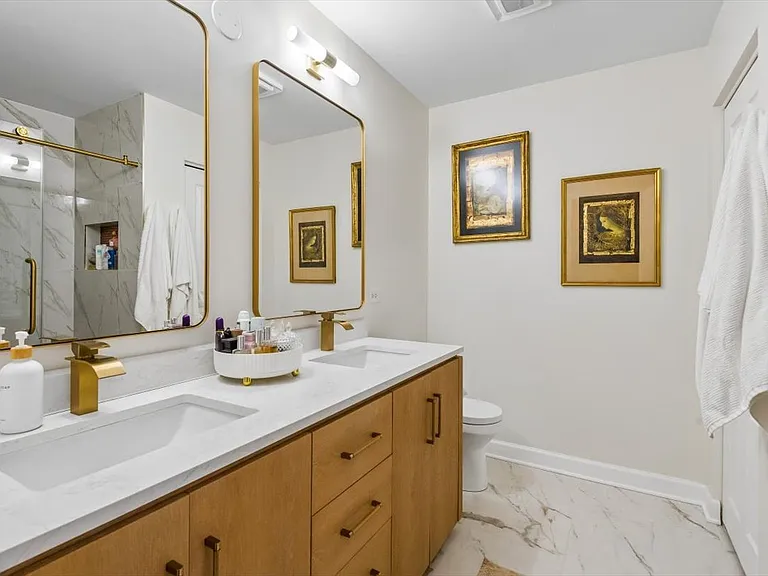2419 Birch St — Photo 9