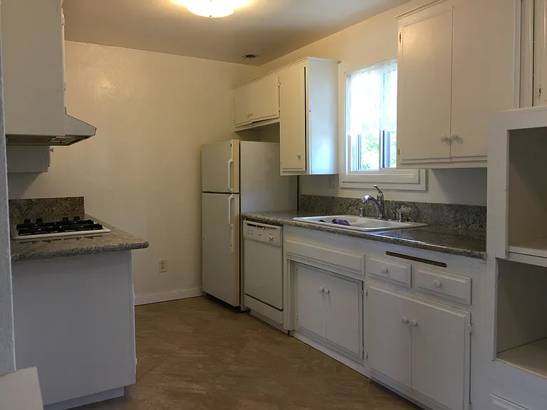 275 1/2 S Orange St — Photo 9
