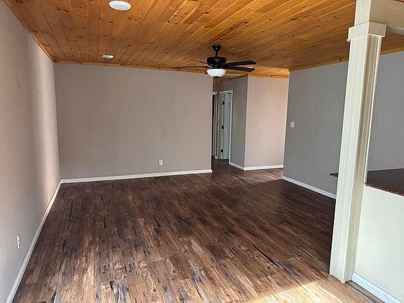 5th image of 530 Stacey Dr