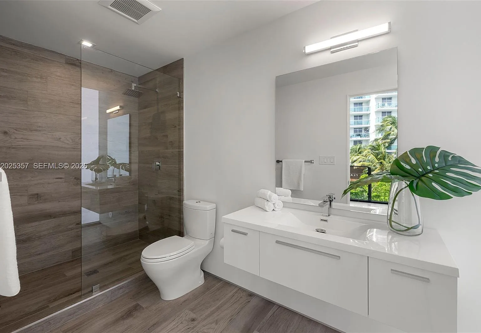 3 bed, 3.5 bath, 2229 sqft, $16,000 — Photo 3