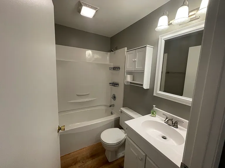 304 N Independence St #B — Photo 14