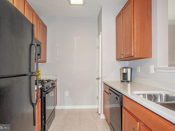 5th image of 4870 Eisenhower Ave Unit 101