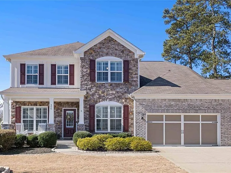 496 Spring View Dr — Photo 2