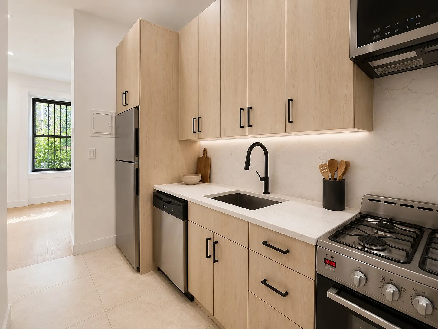 585 Park Place — Photo 3