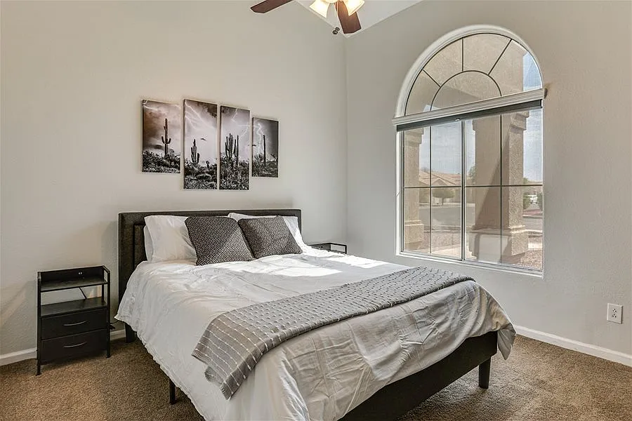 4 bed, 2.0 bath, 2302 sqft, $2,825 — Photo 3