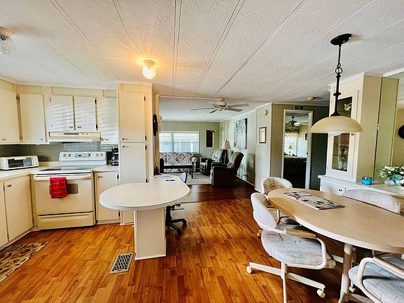 4th image of 24 Morganthau Dr