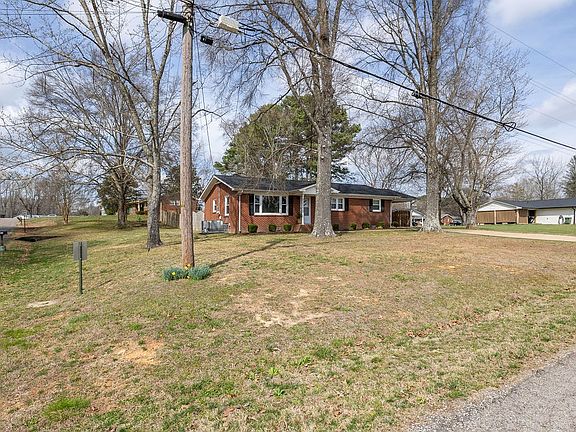 3rd image of 506 Oakwood Dr
