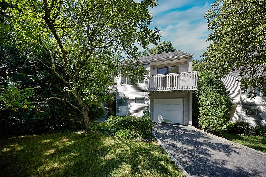 3 bed, 2.5 bath, 2020 sqft, $6,250 — Photo 1