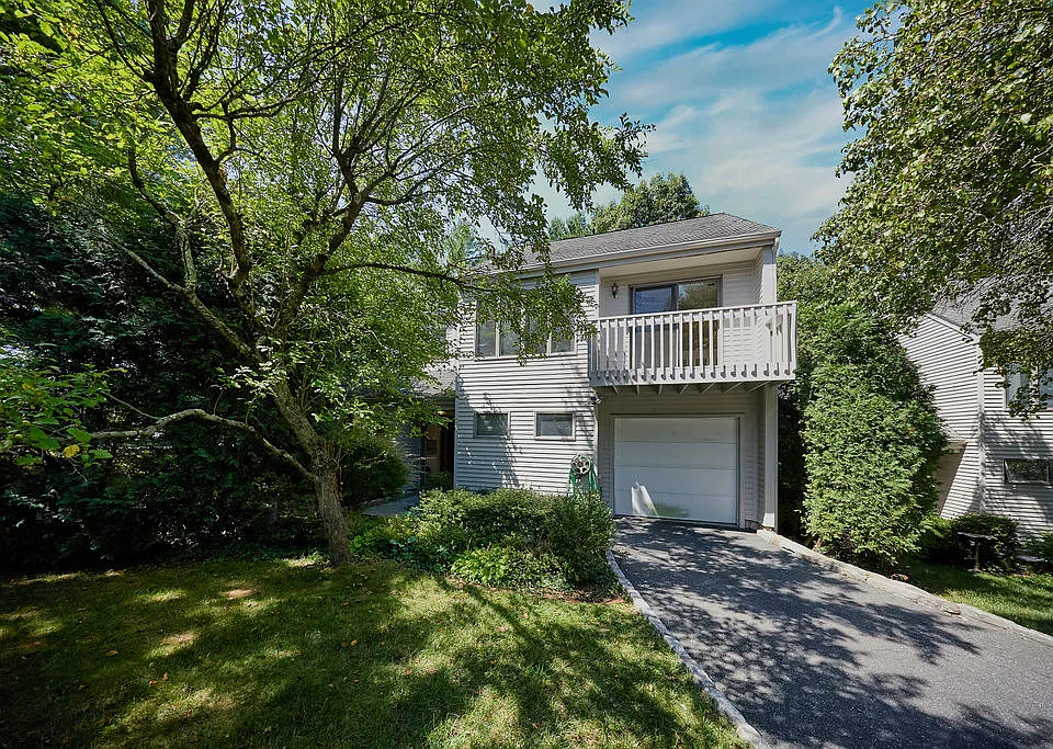 23 Evon Ct