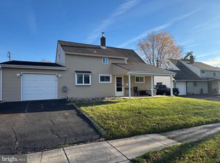 40 Granite Rd, Levittown, PA 19057