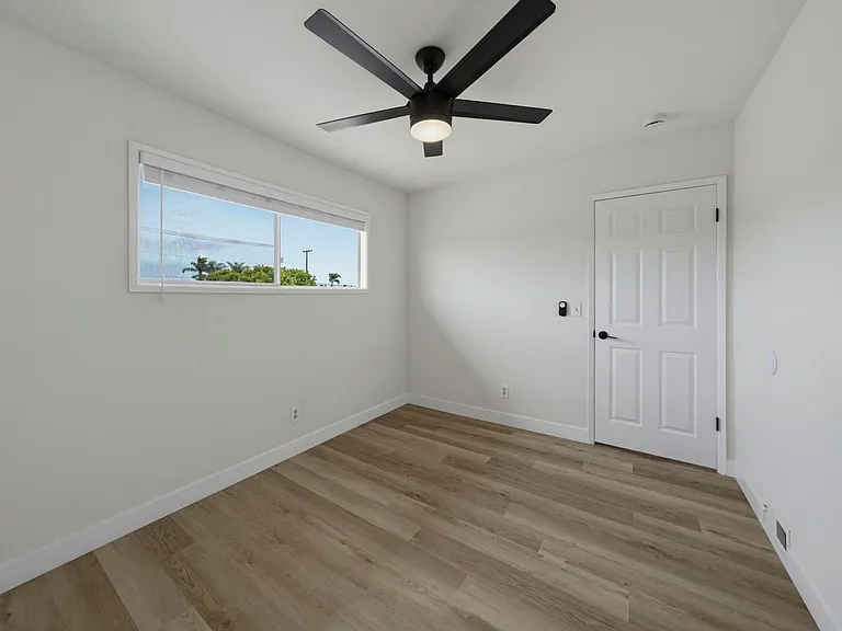 20368 Flora Ln — Photo 17