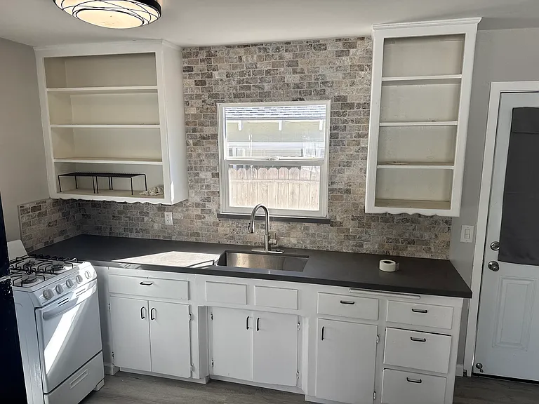 234 Avenida Monterey #A — Photo 11