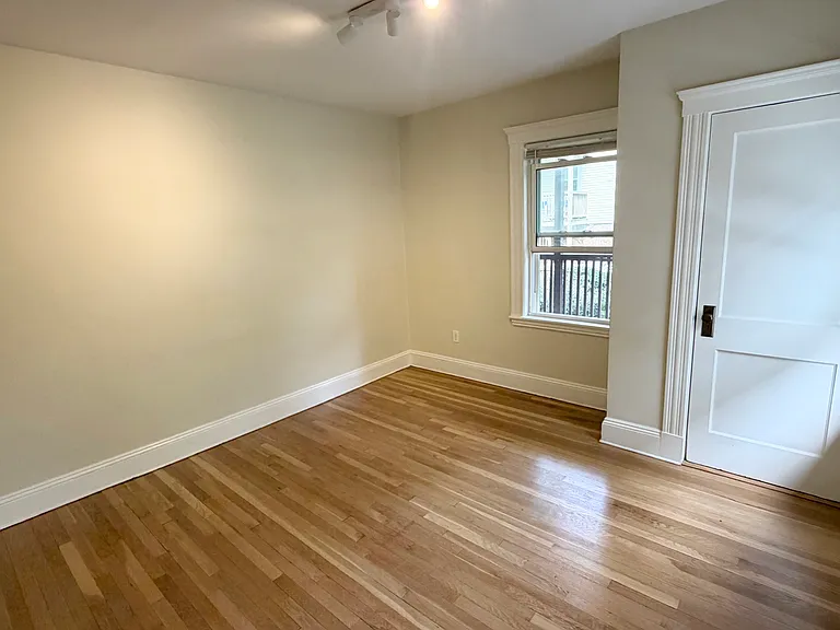 29 Beecher St #2 — Photo 10