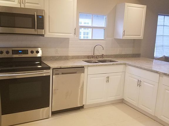 2nd image of 107 NE 17th Ave #3
