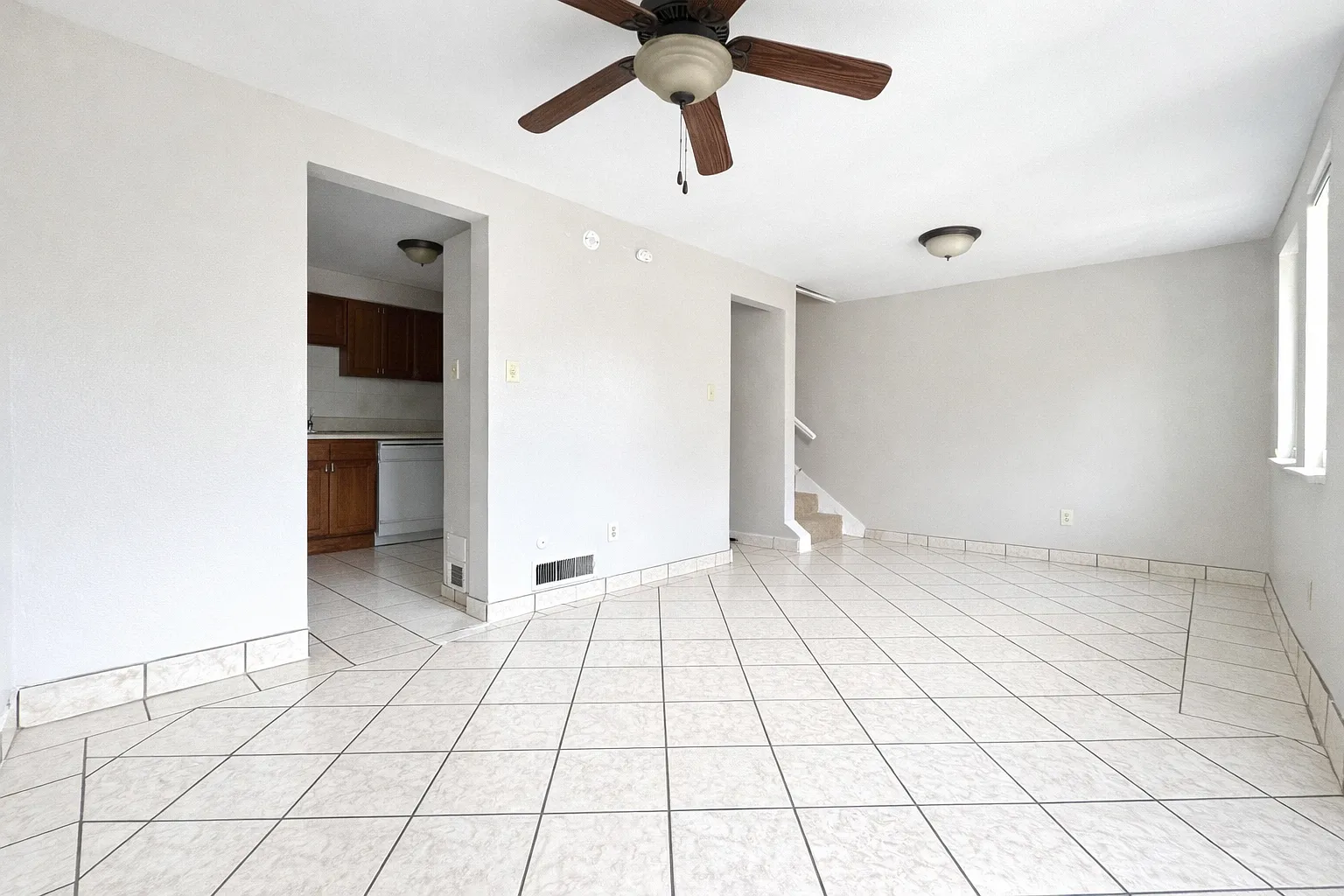 3 bed, 1.5 bath, $1,200 — Photo 4