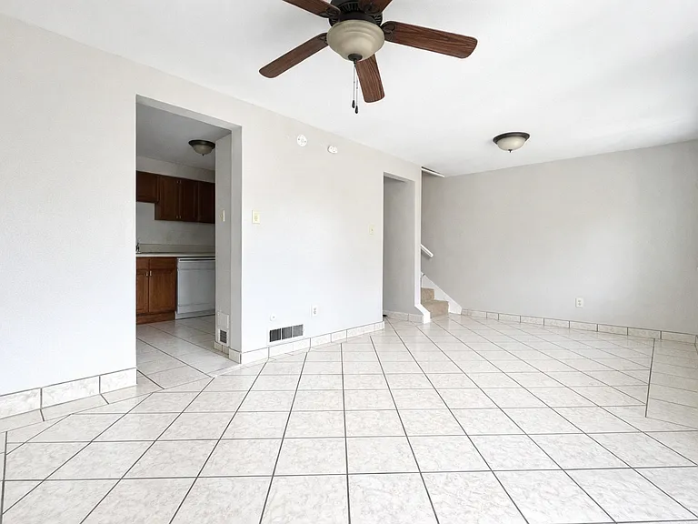 2807 Lincoln Way — Photo 4