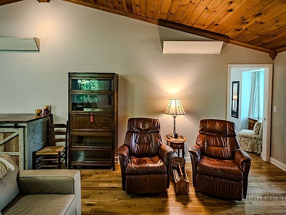 4th image of 378 Skyleaf Drive #A1