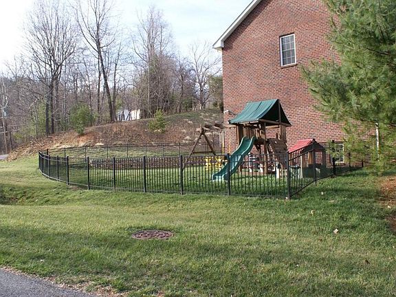3rd image of 1106 Belcroft Ct