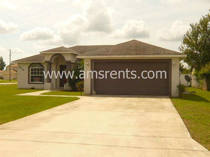1st image of 635 Fisher Ct