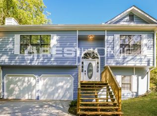 4276 Falcon Crest Dr, Flowery Branch, GA 30542