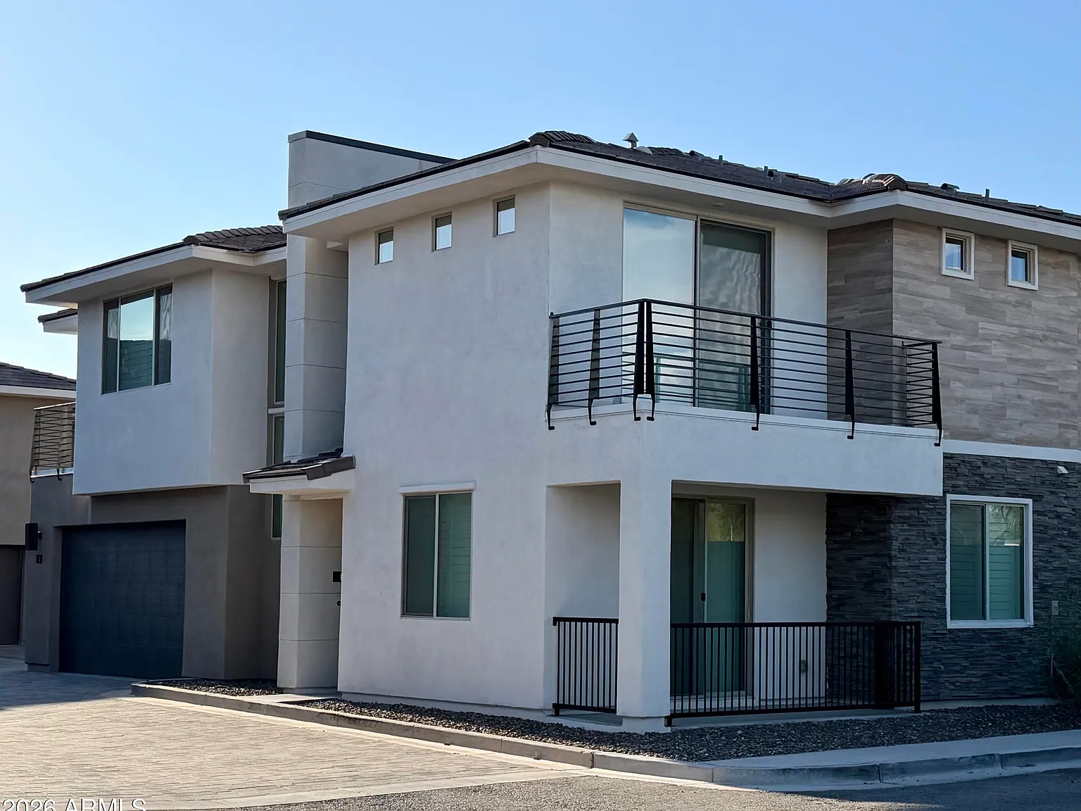 3 bed, 2.5 bath, 1804 sqft, $2,380 — Photo 1