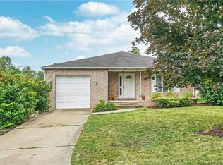 407 Valley View Dr, Crescent, PA 15046