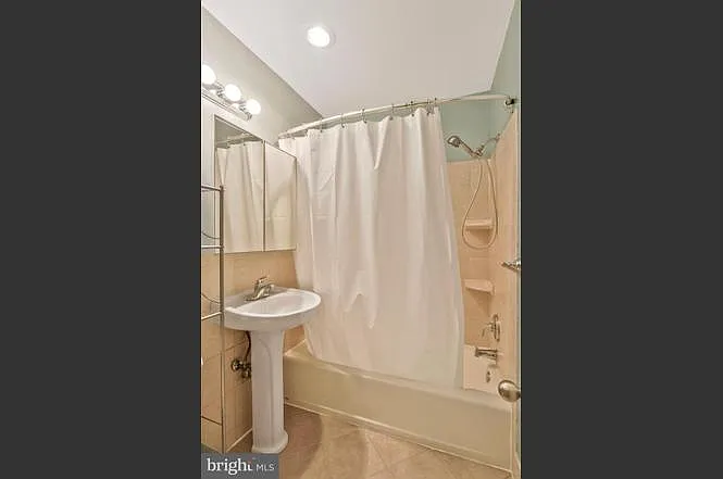 3846 Lyndhurst Dr #302 — Photo 13