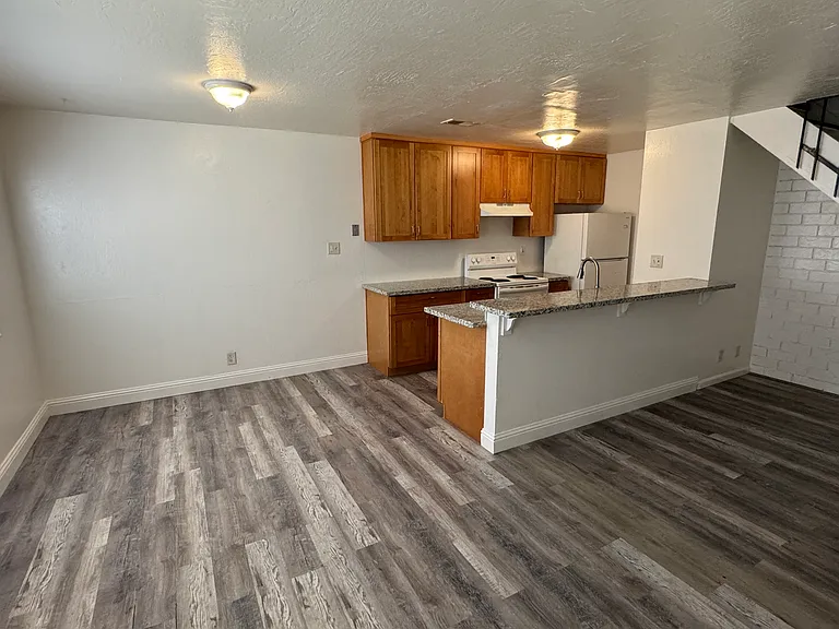 2205 Peppertree Way #2 — Photo 2