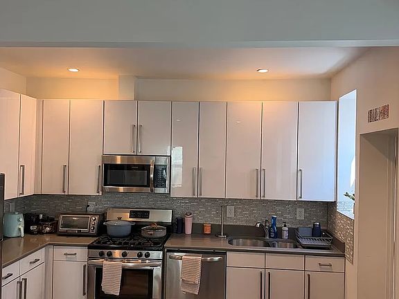 4th image of 23-44 28th St #1