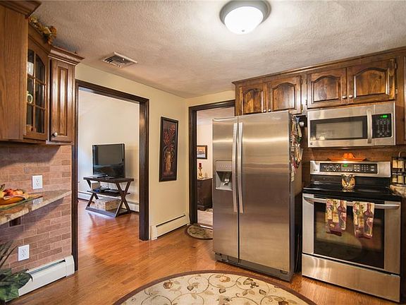 4th image of 24 Turner Dr
