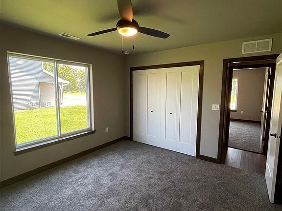3rd image of 504 Elizabeth Ln