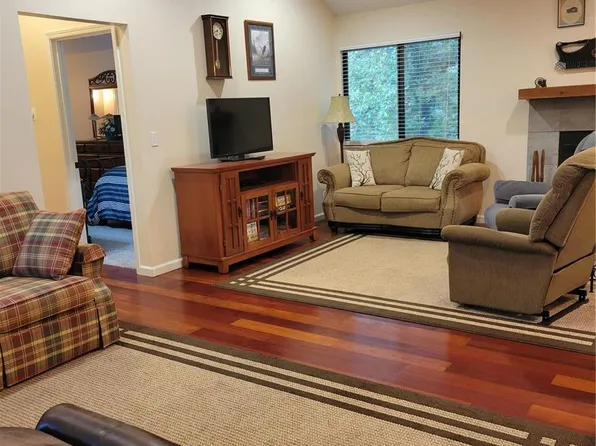 134 Geneva Cove Dr, Innsbrook, MO 63390