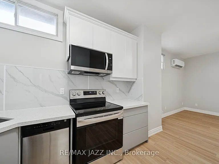 251 Simcoe St S #201 — Photo 8