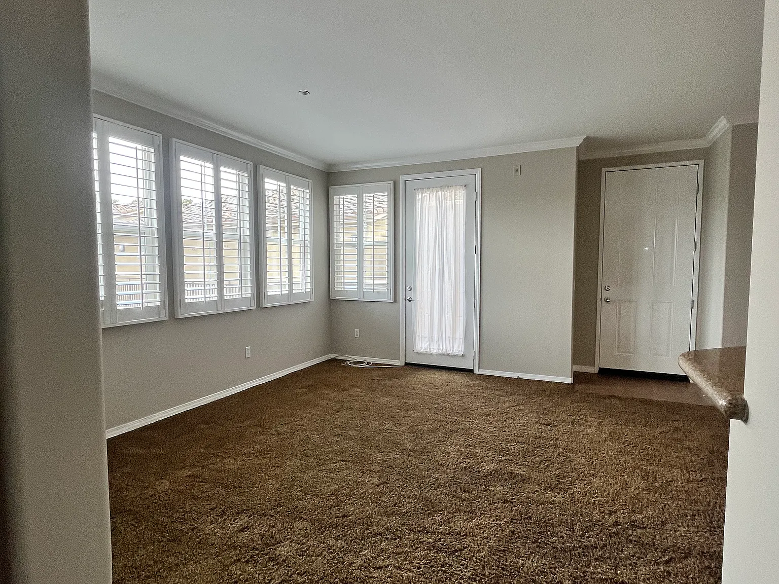 2 bed, 900 sqft, $2,700 — Photo 3