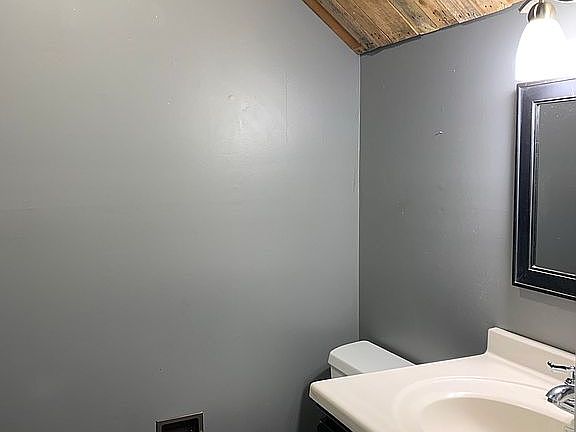 4th image of 15630 Shenandoah Square Ave