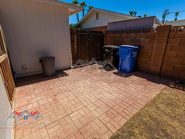 4826 E Avalon Dr — Photo 29