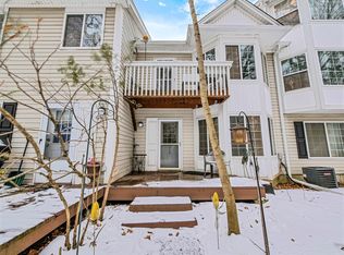 249 W Whispering Oaks Ln, Round Lake, IL 60073