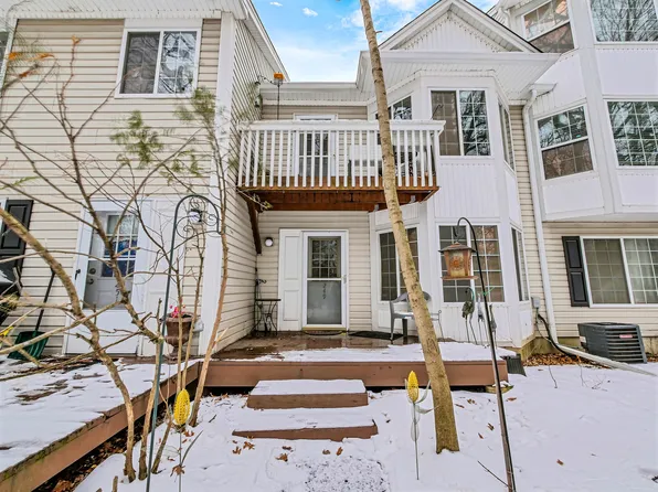 249 W Whispering Oaks Ln, Round Lake, IL 60073